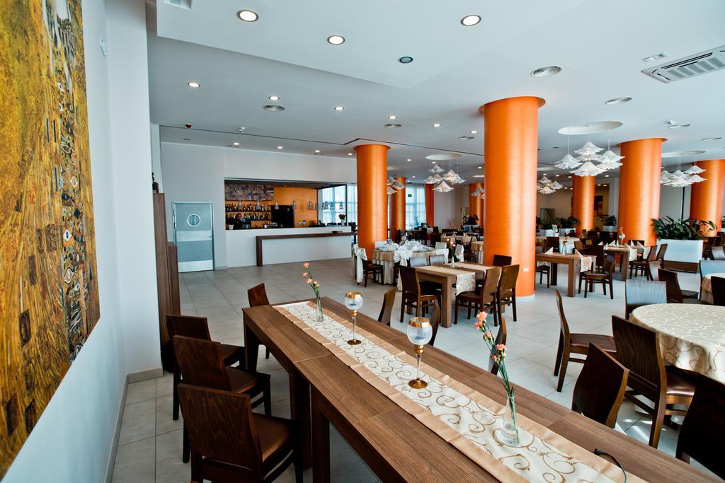 Hotel Europa ลูบิน ภายนอก รูปภาพ